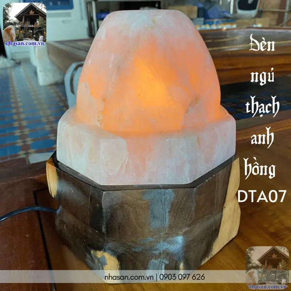 Đèn ngủ thạch anh hồng DTA07 nặng 8,2kg, kích thước: cao 23cm x ngang 20cm