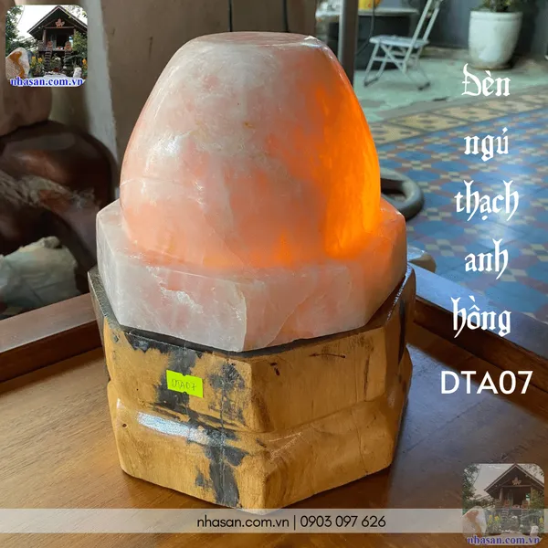 Đèn ngủ thạch anh hồng DTA07 nặng 8,2kg, kích thước: cao 23cm x ngang 20cm