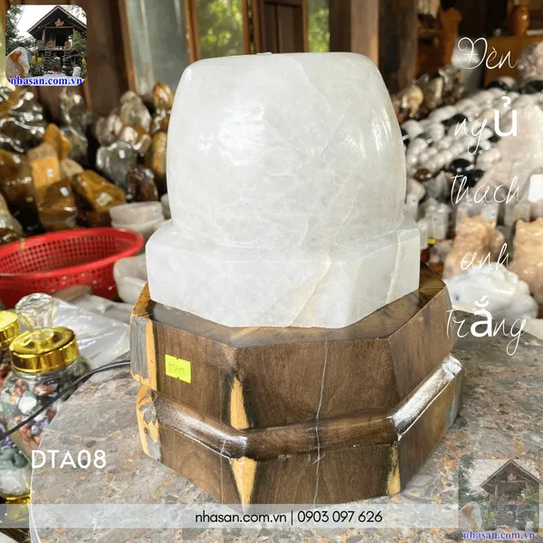 Đèn ngủ thạch anh trắng DTA08 nặng 8,2kg, kích thước: cao 23cm x ngang 20cm