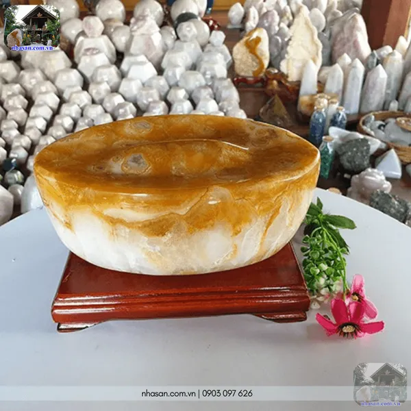 Đĩnh vàng đá thạch anh biểu tượng của sự giàu sang, phú quý