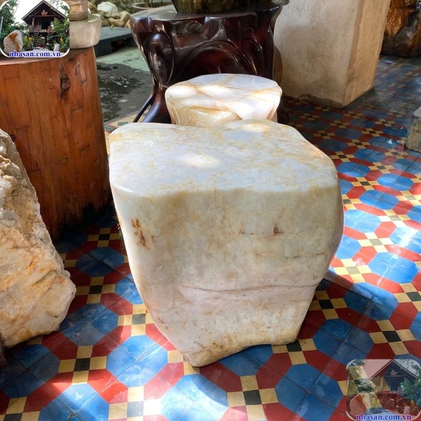 Đôn Đá Thạch Anh Trắng Nguyên Khối Tự Nhiên 86Kg – Vượng Khí Phong Thủy