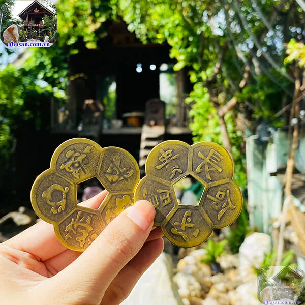 ĐỒNG TIỀN XU HOA MAI 5 CÁNH