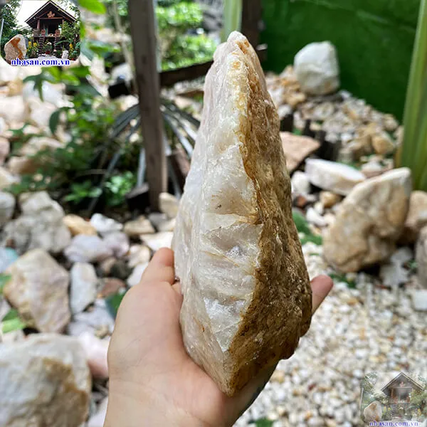 Thạch anh hồng giải pháp khử sóng từ cho gia đình bình an