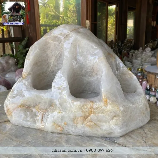Kệ rượu vang để bàn đá thạch anh KR05 nặng 26.6kg, kích thước: cao 30cm x ngang 40cm x dày 30cm