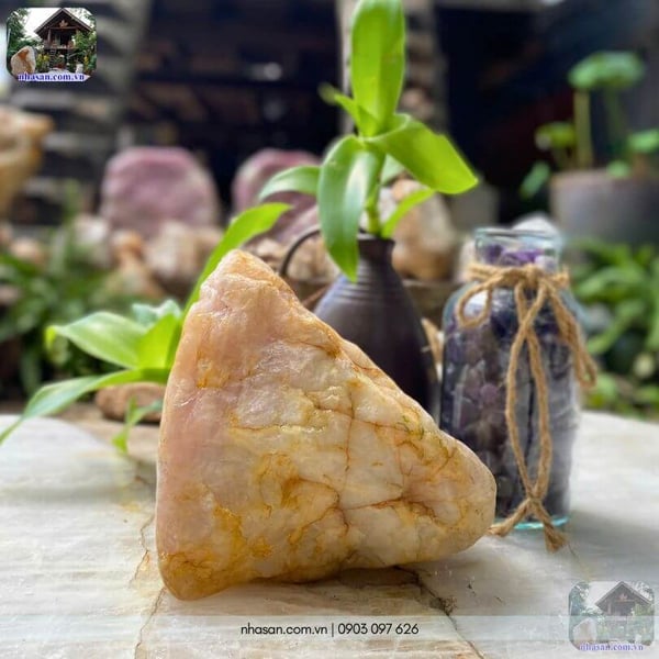 Khối đá thạch anh hồng thô K292 - 3.5kg decor góc đọc sách
