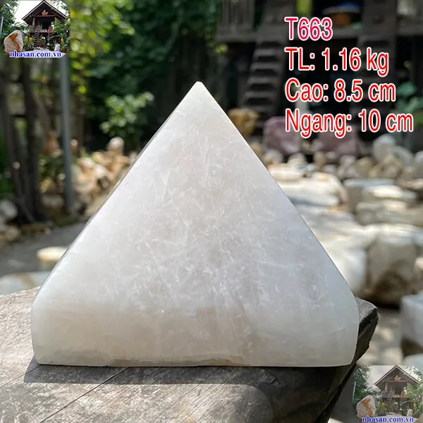 Kim tự tháp bằng đá thạch anh 1.16kg,  cao 8.5cm x ngang 10cm - T663