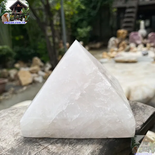 Đá thạch anh kim tự tháp 1.1kg, cao 8cm x ngang 10cm - T679