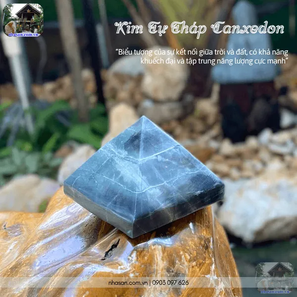 Kim tự tháp canxedon T741 nặng 940gr, cao 8cm x ngang 10cm