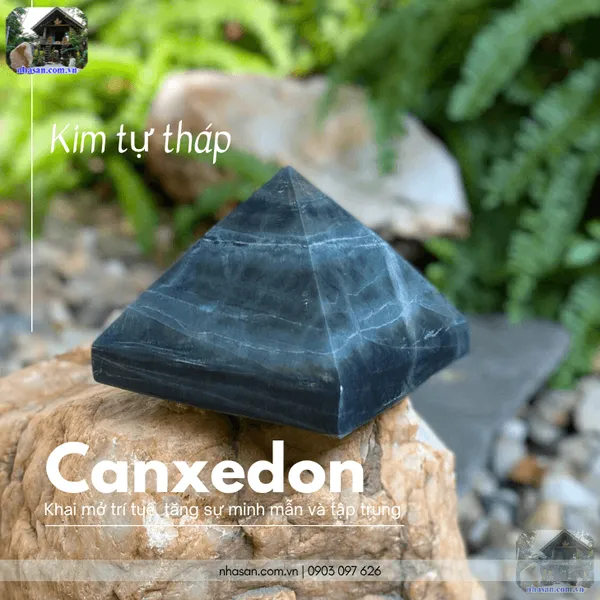 Kim tự tháp canxedon T741 nặng 940gr, cao 8cm x ngang 10cm