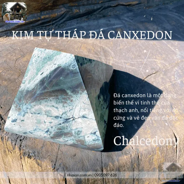 Kim tự tháp đá canxedon T742 nặng 1.1kg, cao 8.5cm x ngang 10cm