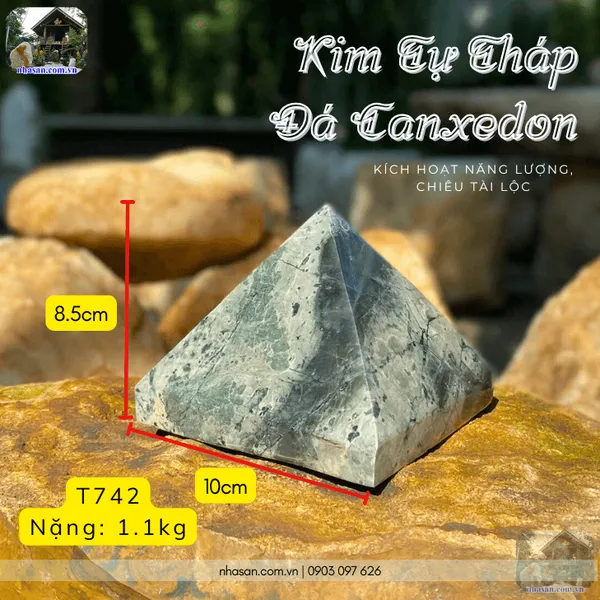 Kim tự tháp đá canxedon T742 nặng 1.1kg, cao 8.5cm x ngang 10cm