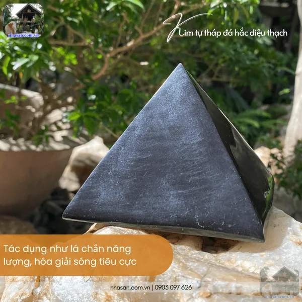 Kim tự tháp đá hắc diệu thạch 700gr, cao 7.5cm x ngang 9cm - T722