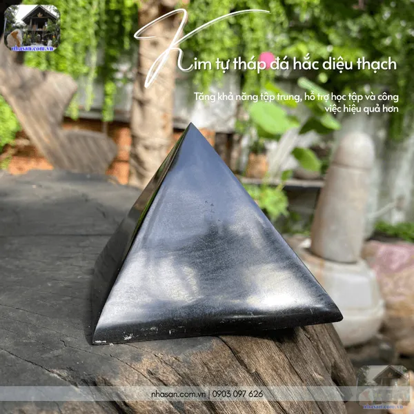 Kim tự tháp đá hắc diệu thạch 700gr, cao 7.5cm x ngang 9cm - T722