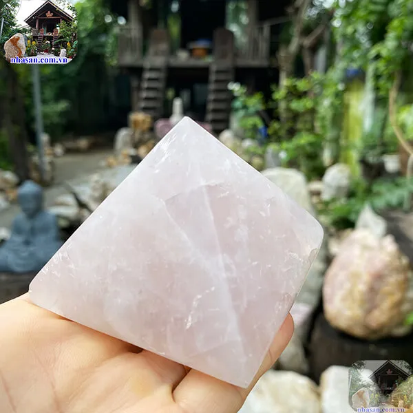 Kim tự tháp đá phong thủy: Giải mã sức mạnh siêu nhiên