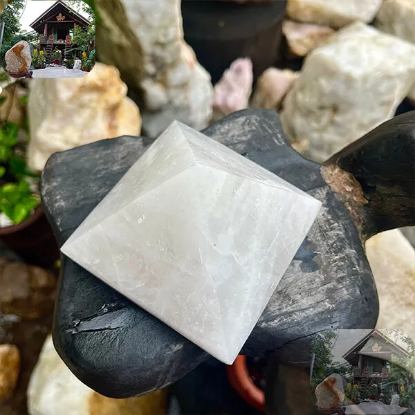 Kim tự tháp đá thạch anh 1.08kg, cao 8cm x ngang 10cm - T629