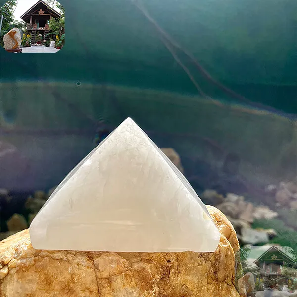 Kim tự tháp phong thủy 0.98kg, cao 7cm x ngang 10.2cm - T642