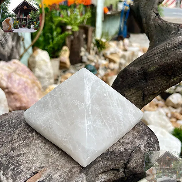 Kim tự tháp phong thủy 0.98kg, cao 7cm x ngang 10.2cm - T642