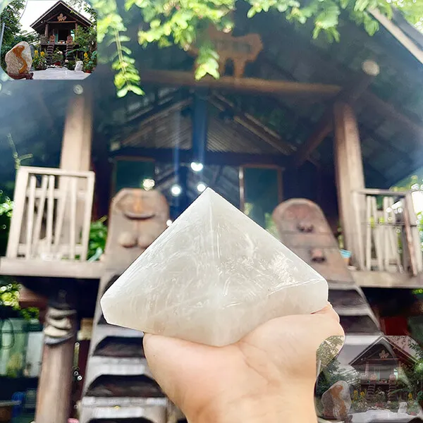 Kim tự tháp đá thạch anh 1.08kg, cao 8cm x ngang 10cm - T629
