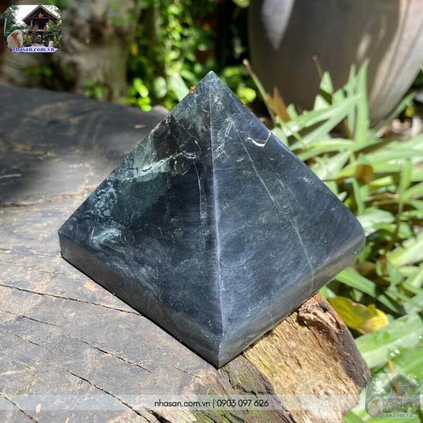 Kim tự tháp phong thủy đá canxedon T143 - 1kg (8.5x10cm)