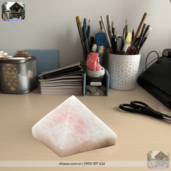 Kim tự tháp thạch anh hồng 1kg, cao 8cm x ngang 10cm - T738 