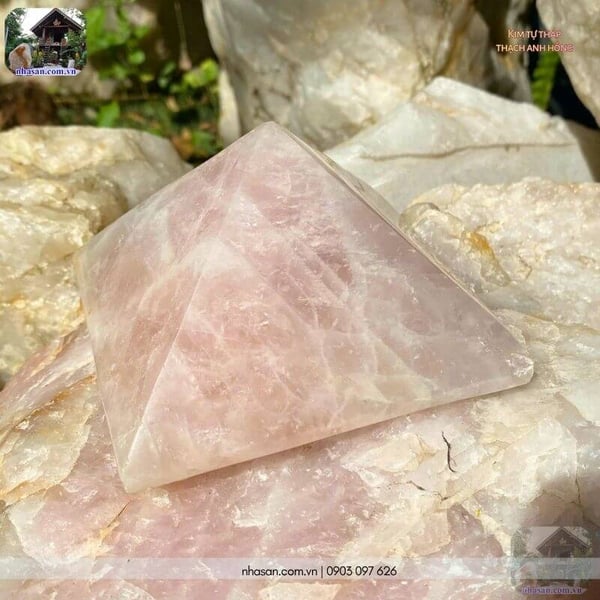 Kim tự tháp thạch anh hồng T636, 700gr, cao 6cm x ngang 10cm
