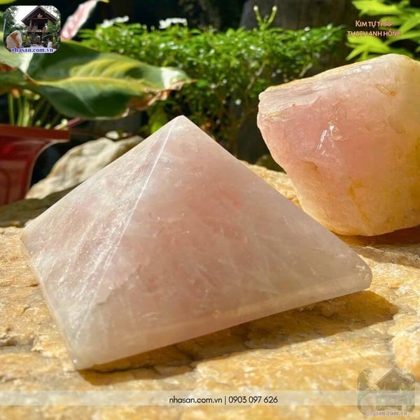 Kim tự tháp thạch anh hồng T636, 700gr, cao 6cm x ngang 10cm