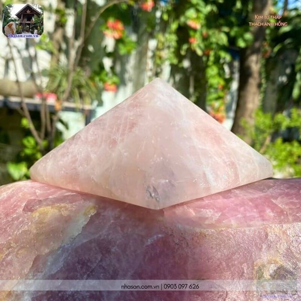 Kim tự tháp thạch anh hồng T636, 700gr, cao 6cm x ngang 10cm