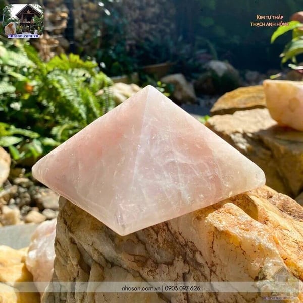 Kim tự tháp thạch anh hồng T636, 700gr, cao 6cm x ngang 10cm
