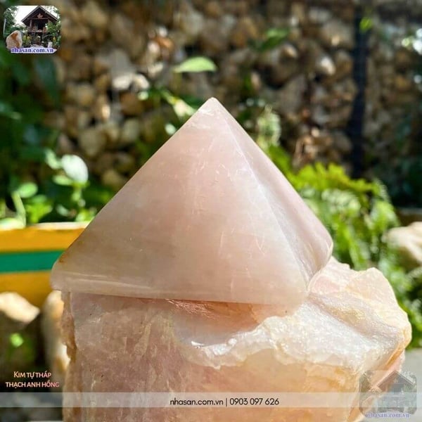 Kim tự tháp thạch anh hồng T657, 330gr, cao 5.5cm x ngang 7.2cm