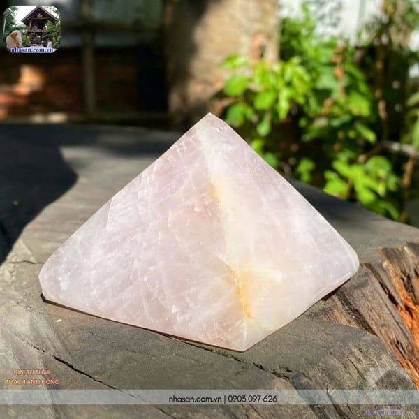 Kim tự tháp thạch anh hồng T657, 330gr, cao 5.5cm x ngang 7.2cm