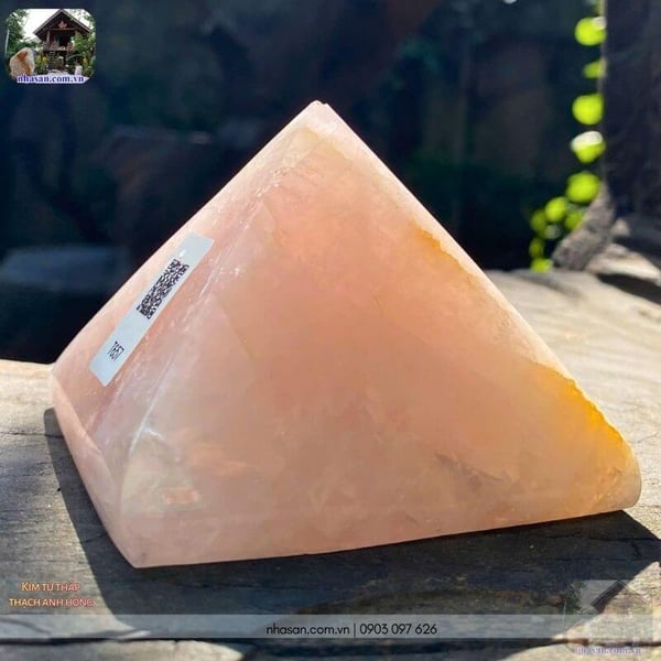 Kim tự tháp thạch anh hồng T657, 330gr, cao 5.5cm x ngang 7.2cm