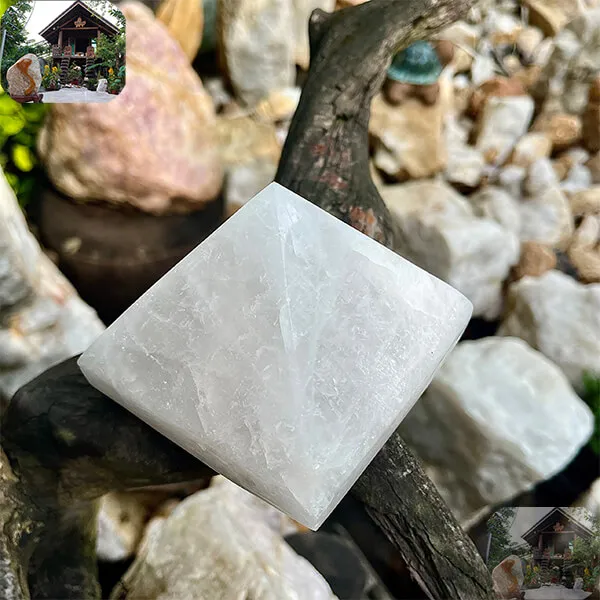 Kim tự tháp đá thạch anh trắng 1.1kg, cao 8cm x ngang 10.2cm - T630