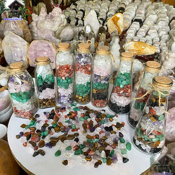 Chai đá ngũ sắc phong thủy