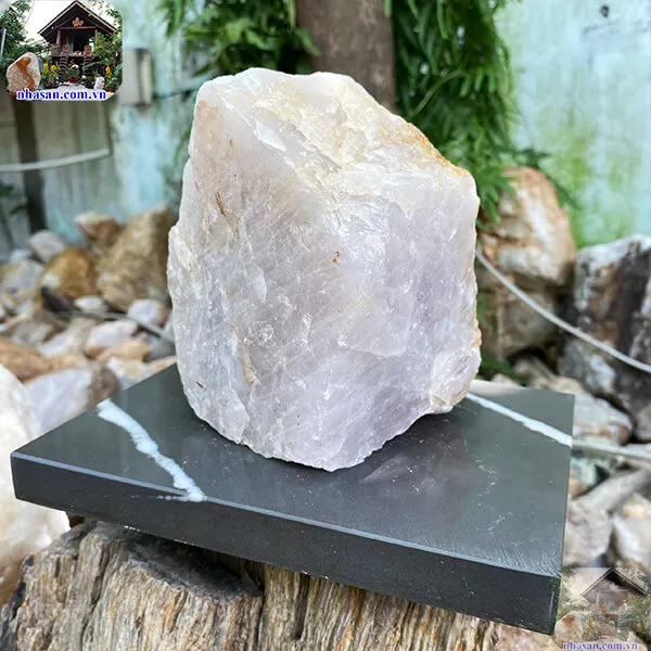 Viên đá thạch anh hồng thô 1.67kg (13x13 cm) món quà phong thủy ý nghĩa dành tặng người thân, bạn bè, đồng nghiệp