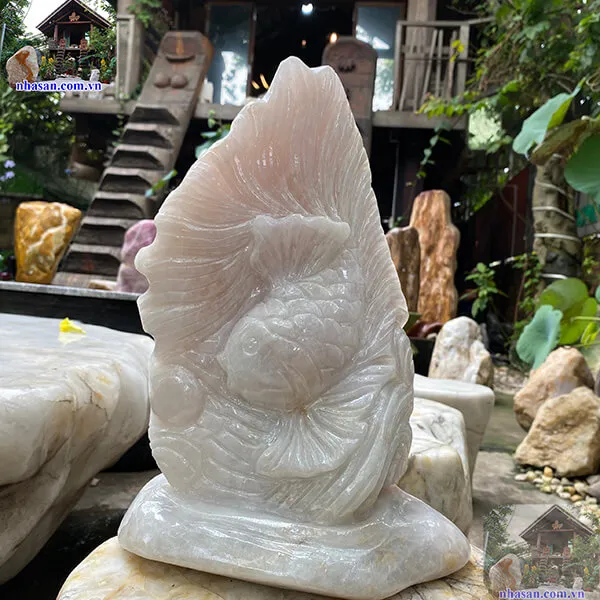 Tượng Lý Ngư Vọng Nguyệt đá thạch anh giúp vạn sự viên mãn nặng 9.4kg, cao 34cm x ngang 20m x dày 10cm - CA01