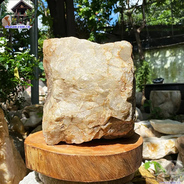 Đá thạch anh hồng thô 14.5kg, cao 21cm x ngang 27cm - K253