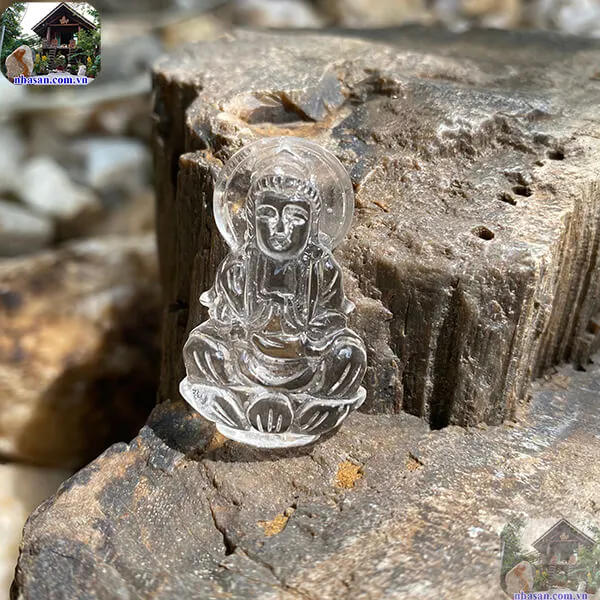 Mặt dây chuyền phật quan âm đá thạch anh trắng 10g - biểu tượng của điềm lành, giải trừ tai ách