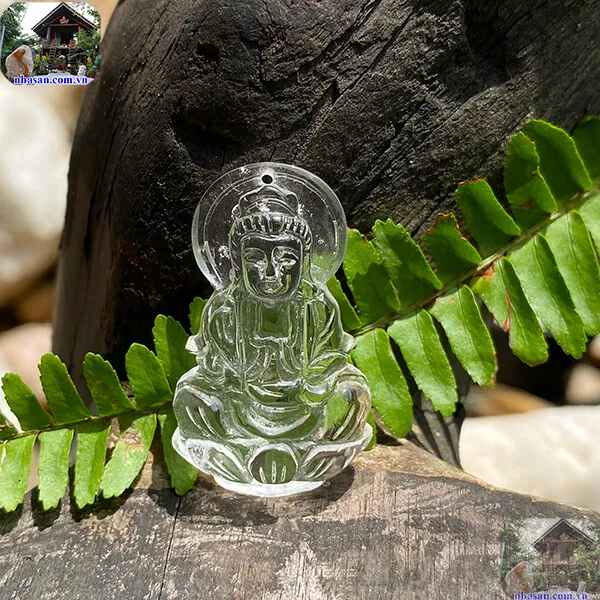 Mặt dây chuyền phật quan âm đá thạch anh trắng 10g - biểu tượng của điềm lành, giải trừ tai ách