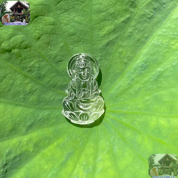 Mặt dây chuyền phật quan âm đá thạch anh trắng 10g - biểu tượng của điềm lành, giải trừ tai ách