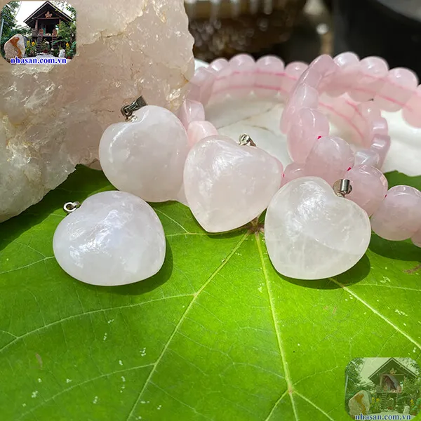 Mặt dây chuyền trái tim thạch anh hồng tự nhiên - Gắn kết vĩnh cửu giữa tình duyên và may mắn