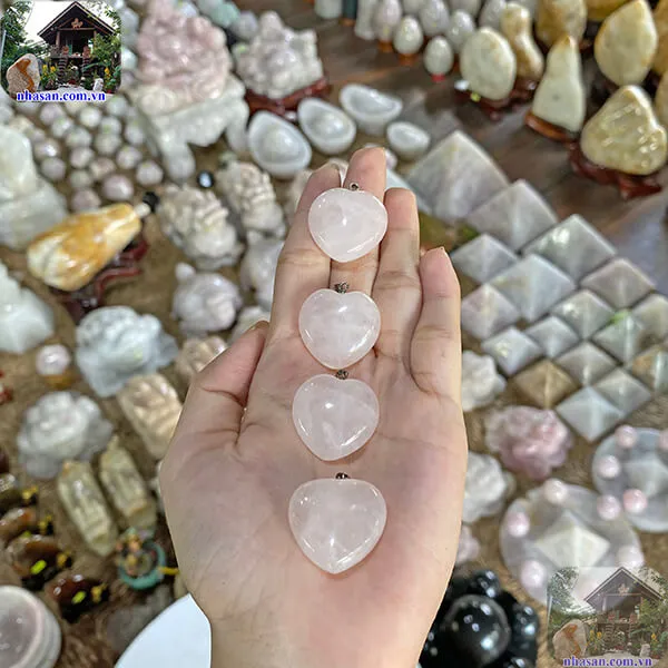 Mặt dây chuyền trái tim thạch anh hồng tự nhiên - Gắn kết vĩnh cửu giữa tình duyên và may mắn