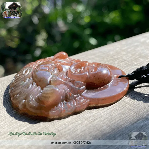 Mặt dây Phật Di Lặc đá chalcedony nặng 22gr, cao 4.7cm x ngang 4.2cm - MP33 