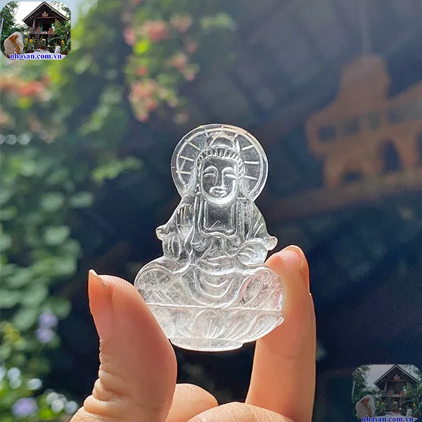 Mặt phật bà quan âm đá thạch anh trắng 20g - biểu tượng của phúc lành, gia đạo thanh tịnh