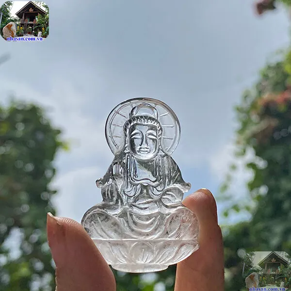 Mặt phật bà quan âm đá thạch anh trắng 20g - biểu tượng của phúc lành, gia đạo thanh tịnh