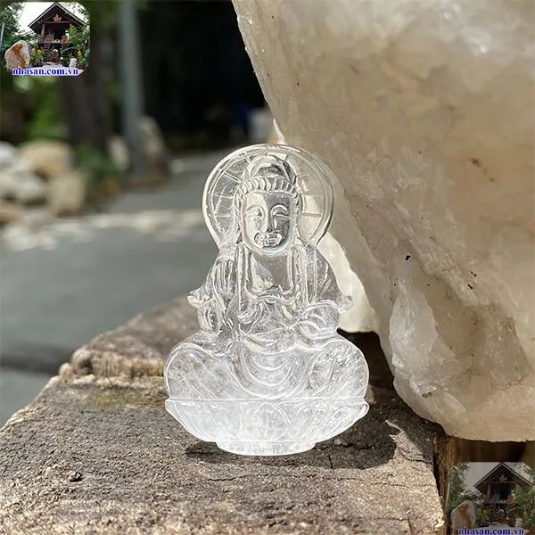 Mặt phật bà quan âm đá thạch anh trắng 20g - biểu tượng của phúc lành, gia đạo thanh tịnh
