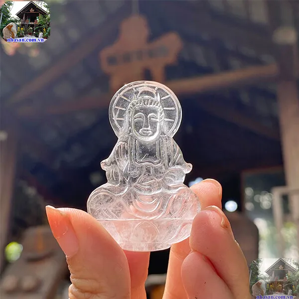 Mặt phật bà quan âm đá thạch anh trắng 20g - biểu tượng của phúc lành, gia đạo thanh tịnh