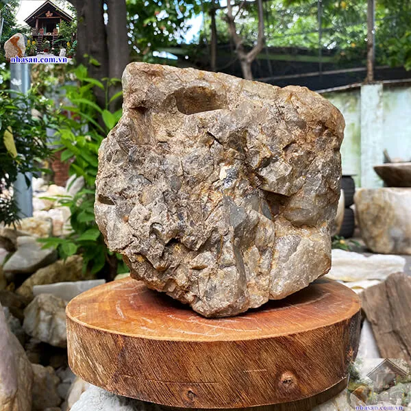 Đá thạch anh hồng thô 14.5kg, cao 21cm x ngang 27cm - K253