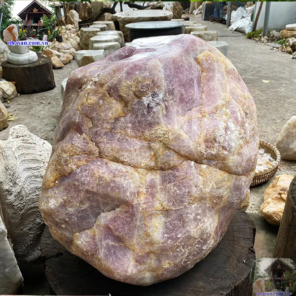 Cuội đá thạch anh hồng thô khối nặng 165kg, cao 53cm x ngang 47cm x dày 40cm - T628