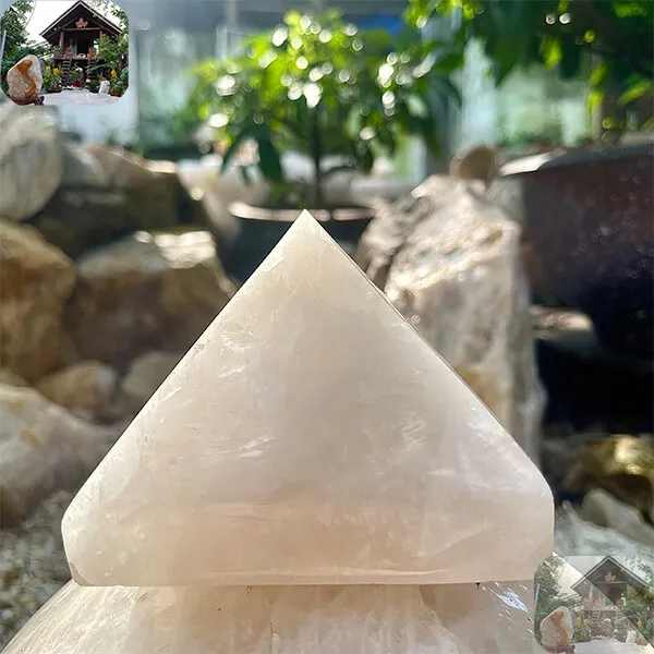 Kim tự tháp thạch anh trắng 1.08kg, cao 8cm x ngang 10cm - T658