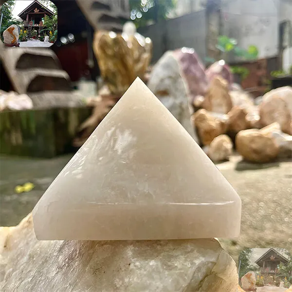 Kim tự tháp thạch anh trắng 1.08kg, cao 8cm x ngang 10cm - T658